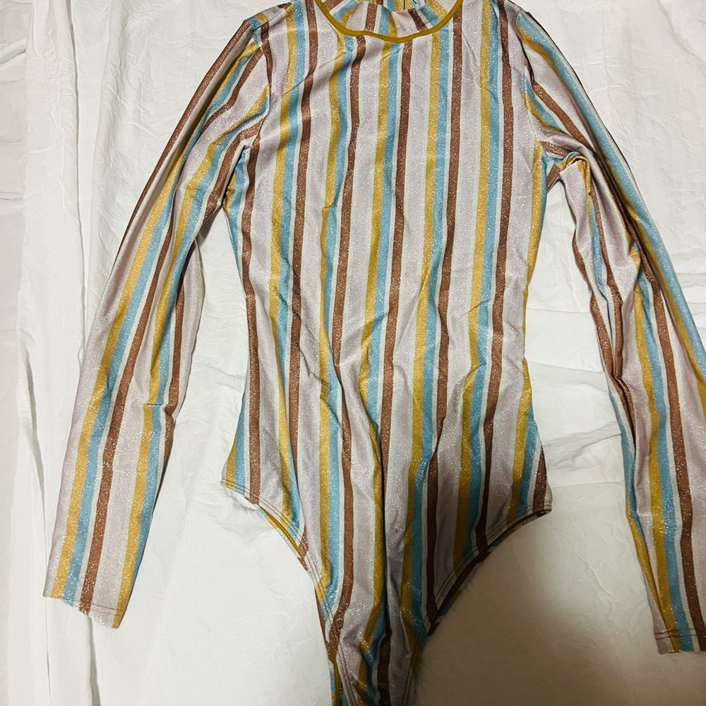 Long sleeve O’Neill bathing suit brand new